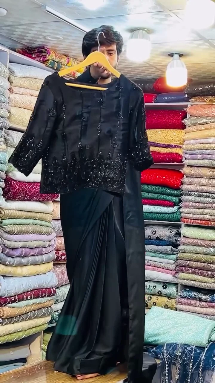 Thread Embroidery On Black Georgette Saree With Baahar-e-Siyah Blouse - Image 2