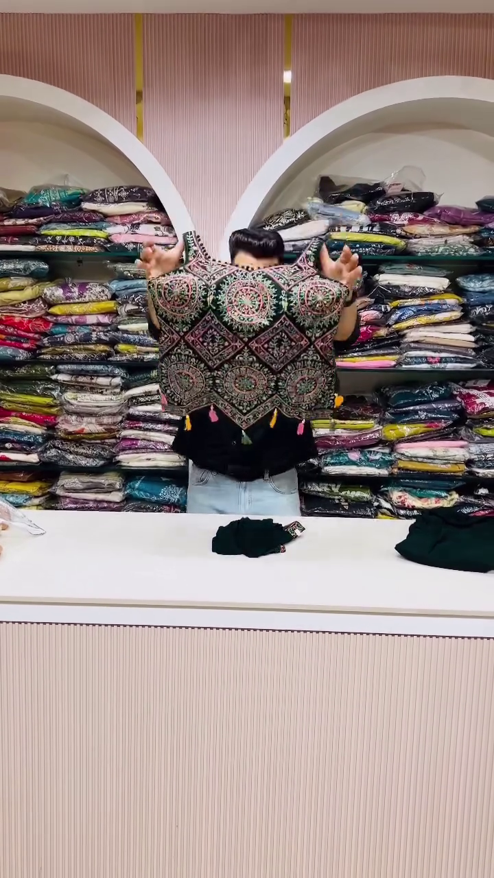 WOMEN'S Georgette Semi-Stiched lehnga - Image 9