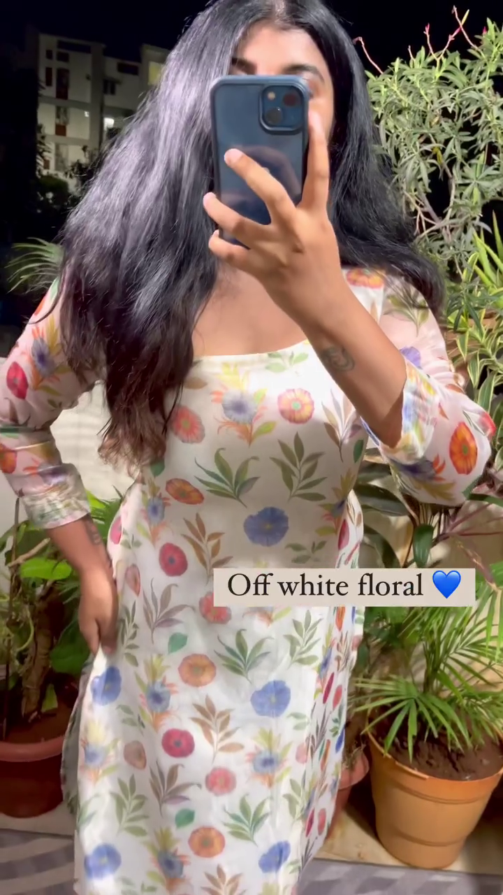 Women's Kurta Pant Set with Embroidered Organza Dupatta - Image 7