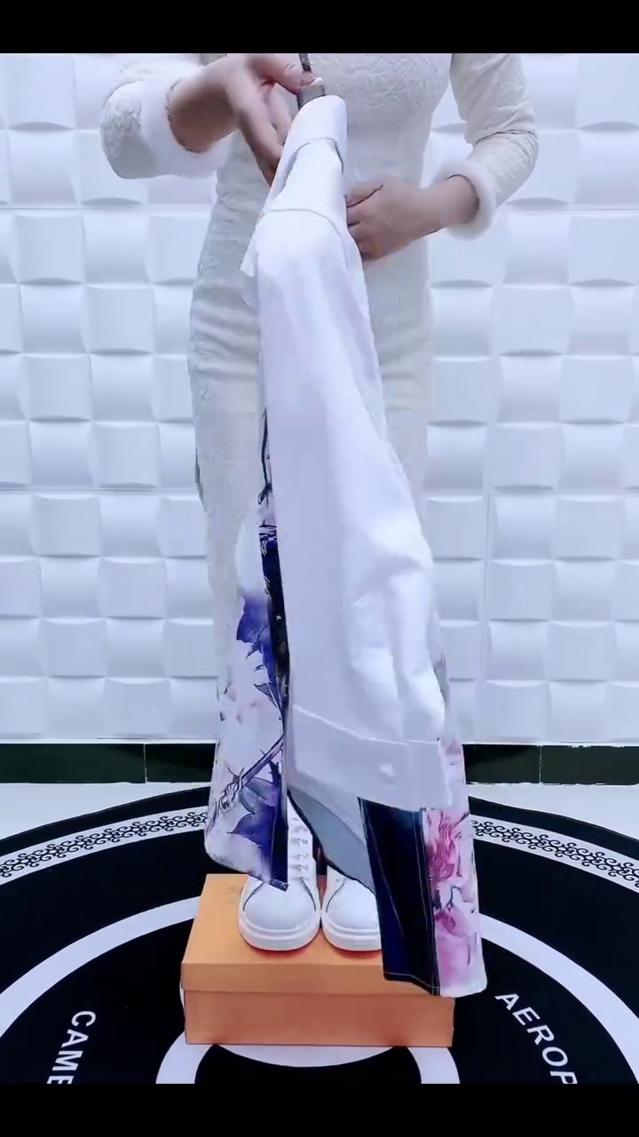 Men Standard Regular Fit Spread Collar Graphic Printed Elastane Casual Shirt - Image 3